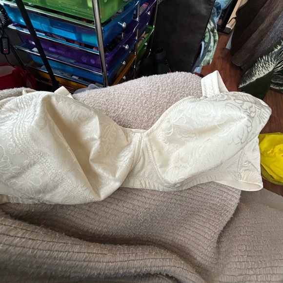 Wingslove Ivory Full Support Wireless Comfort Straps Bra Size 46B.  NWT! - Picture 5 of 9